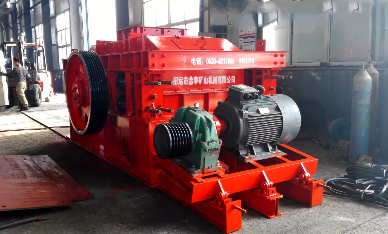Production site of Xinjiang Shanshan 2PG double toothed roll crusher